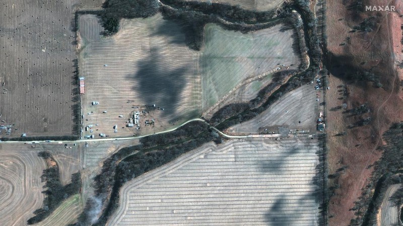 A satellite image shows emergency crews and equipment working to clean up the crude oil spill along Mill Creek following the leak at the Keystone pipeline operated by TC Energy, in Washington County, Kansas, U.S. December 10, 2022.  Satellite image 2022 Maxar Technologies/Handout via REUTERS THIS IMAGE HAS BEEN SUPPLIED BY A THIRD PARTY. NO RESALES. NO ARCHIVES. MANDATORY CREDIT. DO NOT OBSCURE LOGO