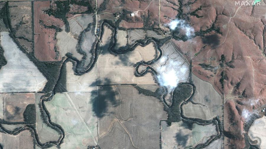 A satellite image shows emergency crews and equipment working to clean up the crude oil spill along Mill Creek following the leak at the Keystone pipeline operated by TC Energy, in Washington County, Kansas, U.S. December 10, 2022.  Satellite image 2022 Maxar Technologies/Handout via REUTERS THIS IMAGE HAS BEEN SUPPLIED BY A THIRD PARTY. NO RESALES. NO ARCHIVES. MANDATORY CREDIT. DO NOT OBSCURE LOGO