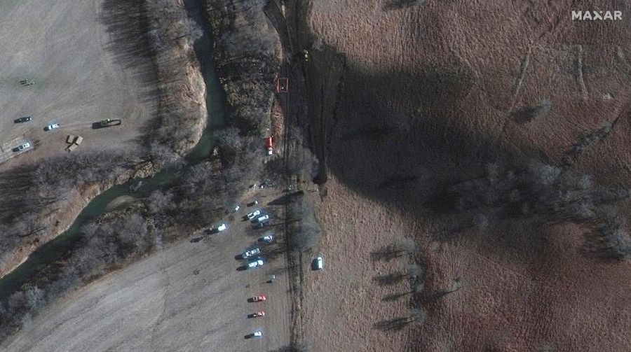 A satellite image shows emergency crews and equipment working to clean up the crude oil spill along Mill Creek following the leak at the Keystone pipeline operated by TC Energy, in Washington County, Kansas, U.S. December 10, 2022.  Satellite image 2022 Maxar Technologies/Handout via REUTERS THIS IMAGE HAS BEEN SUPPLIED BY A THIRD PARTY. NO RESALES. NO ARCHIVES. MANDATORY CREDIT. DO NOT OBSCURE LOGO