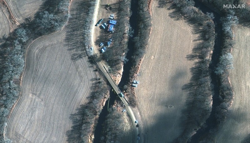 A satellite image shows emergency crews and equipment working to clean up the crude oil spill along Mill Creek following the leak at the Keystone pipeline operated by TC Energy, in Washington County, Kansas, U.S. December 10, 2022.  Satellite image 2022 Maxar Technologies/Handout via REUTERS THIS IMAGE HAS BEEN SUPPLIED BY A THIRD PARTY. NO RESALES. NO ARCHIVES. MANDATORY CREDIT. DO NOT OBSCURE LOGO