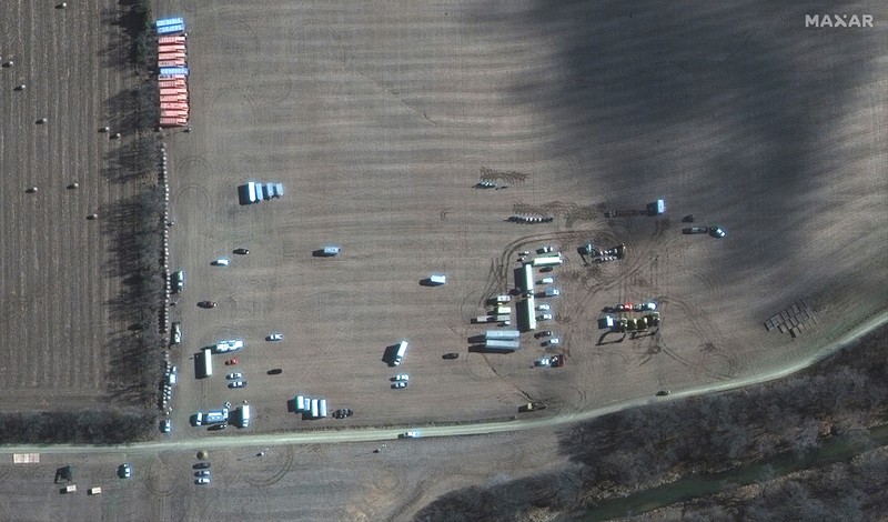 A satellite image shows emergency crews and equipment working to clean up the crude oil spill along Mill Creek following the leak at the Keystone pipeline operated by TC Energy, in Washington County, Kansas, U.S. December 10, 2022.  Satellite image 2022 Maxar Technologies/Handout via REUTERS THIS IMAGE HAS BEEN SUPPLIED BY A THIRD PARTY. NO RESALES. NO ARCHIVES. MANDATORY CREDIT. DO NOT OBSCURE LOGO