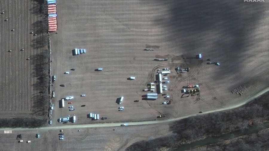 A satellite image shows emergency crews and equipment working to clean up the crude oil spill along Mill Creek following the leak at the Keystone pipeline operated by TC Energy, in Washington County, Kansas, U.S. December 10, 2022.  Satellite image 2022 Maxar Technologies/Handout via REUTERS THIS IMAGE HAS BEEN SUPPLIED BY A THIRD PARTY. NO RESALES. NO ARCHIVES. MANDATORY CREDIT. DO NOT OBSCURE LOGO
