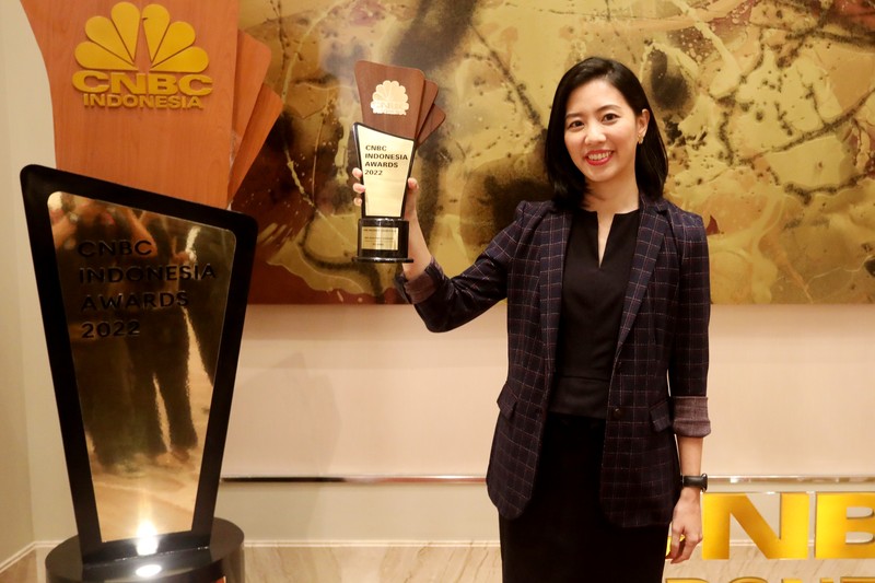 Sesi Foto bersama Erick Thohir, Chairul Tanjung (CT) berserta para pemenang penghargaan bergengsi CNBC Indonesia Award dengan tema Sesi Foto bersama Erick Thohir, Chairul Tanjung (CT) berserta para pemenang penghargaan bergengsi CNBC Indonesia Award dengan tema