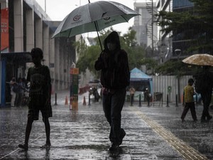 Sedia Payung! Jabodetabek Diprediksi Diguyur Hujan Hingga Awal Februari