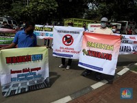 Potret Para Peternak Ayam Geruduk Kantor Kemenko Perekonomian