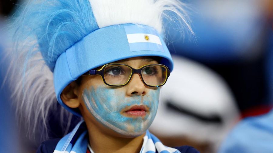Soccer Football - FIFA World Cup Qatar 2022 - Group D - Tunisia v France - Education City Stadium, Al Rayyan, Qatar - November 30, 2022 A young fan inside the stadium before the match REUTERS/Carl Recine     TPX IMAGES OF THE DAY