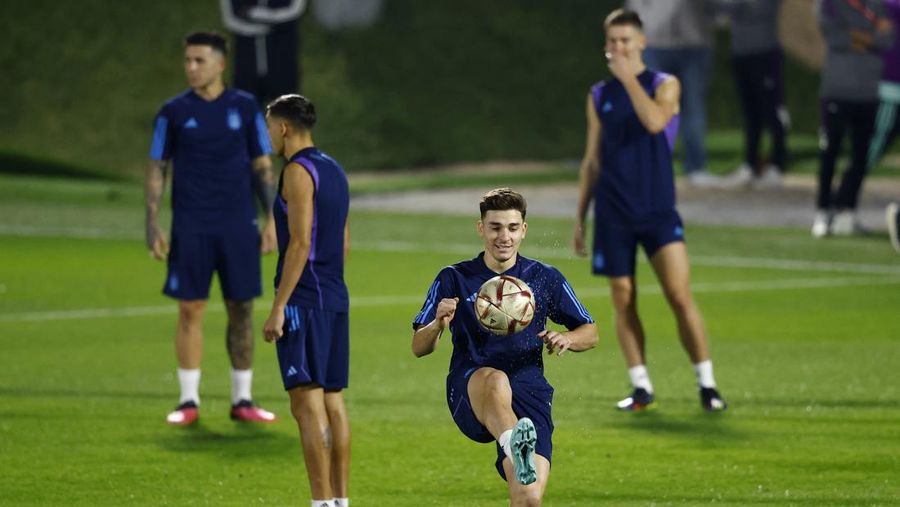 Soccer Football - FIFA World Cup Qatar 2022 - Croatia Training - Al Erssal Training Site 3, Doha, Qatar - December 12, 2022  The new World Cup football's are seen during training REUTERS/Lee Smith