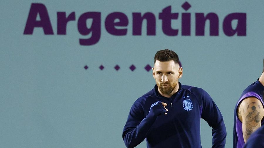 Soccer Football - FIFA World Cup Qatar 2022 - Argentina Training - Qatar University Training Site 3, Doha, Qatar - December 12, 2022 Argentina's Lionel Messi during training REUTERS/Peter Cziborra