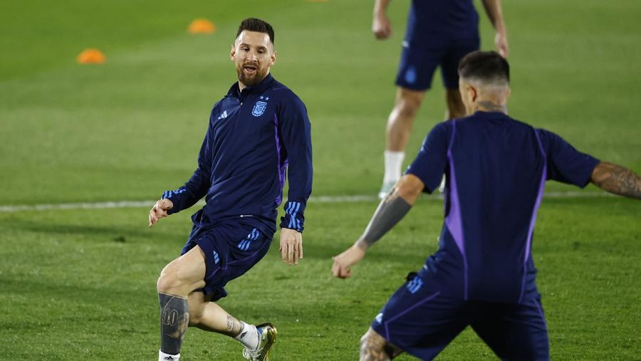 Soccer Football - FIFA World Cup Qatar 2022 - Croatia Training - Al Erssal Training Site 3, Doha, Qatar - December 12, 2022  The new World Cup football's are seen during training REUTERS/Lee Smith
