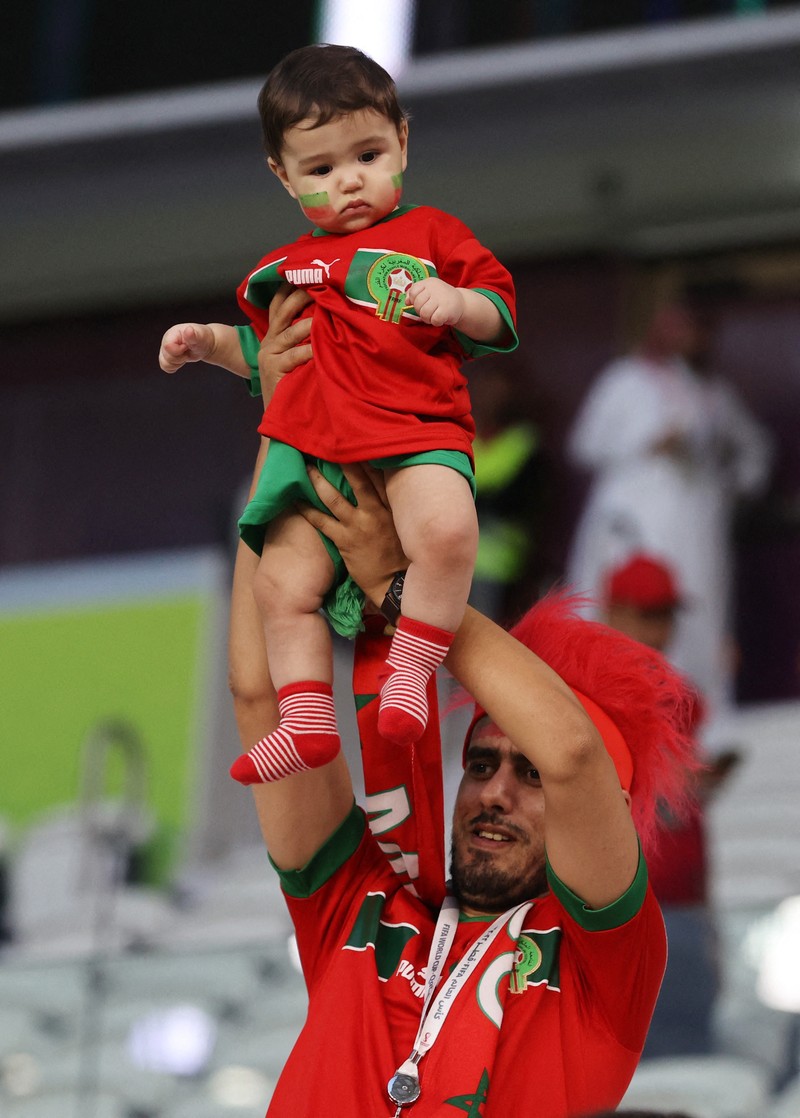 Soccer Football - FIFA World Cup Qatar 2022 - Group D - Tunisia v France - Education City Stadium, Al Rayyan, Qatar - November 30, 2022 A young fan inside the stadium before the match REUTERS/Carl Recine     TPX IMAGES OF THE DAY