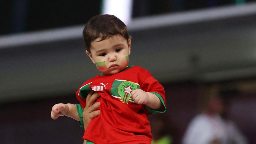 Soccer Football - FIFA World Cup Qatar 2022 - Group D - Tunisia v France - Education City Stadium, Al Rayyan, Qatar - November 30, 2022 A young fan inside the stadium before the match REUTERS/Carl Recine     TPX IMAGES OF THE DAY