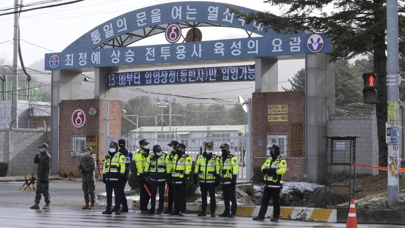 Fans wait for K-pop band BTS's member Jin to arrive before he enters the army to serve near an army training center in Yeoncheon, South Korea, Tuesday, Dec. 13, 2022. Jin, the oldest member of K-pop supergroup BTS, was set to enter a frontline South Korean boot camp Tuesday to start his 18 months of mandatory military service, as fans gathered near the base to say goodbye to their star. (AP Photo/Ahn Young-joon)