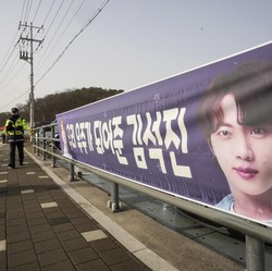 ARMY Siap-Siap Kangen, Hari Ini Jin BTS Mulai Jalani Wamil