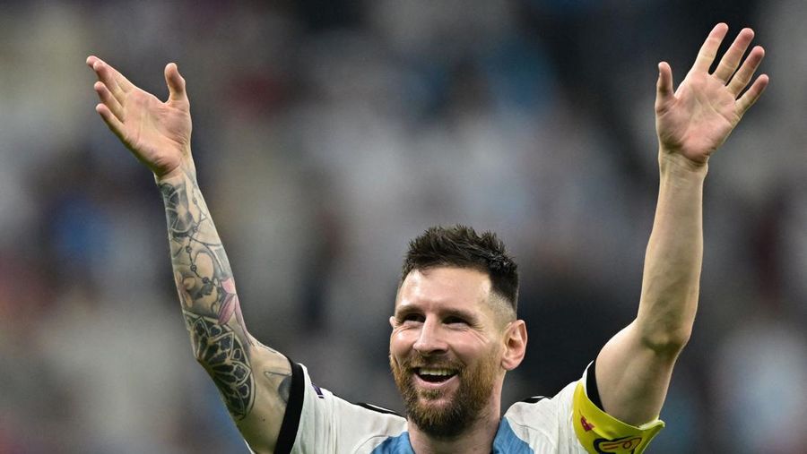 Argentina melangkah ke partai puncak Piala Dunia 2022 usai mengalahkan Kroasia 3-0 di semifinal. Ini menjadi final keenam sepanjang sejarah bagi Albiceleste. (AFP via Getty Images/JUAN MABROMATA)