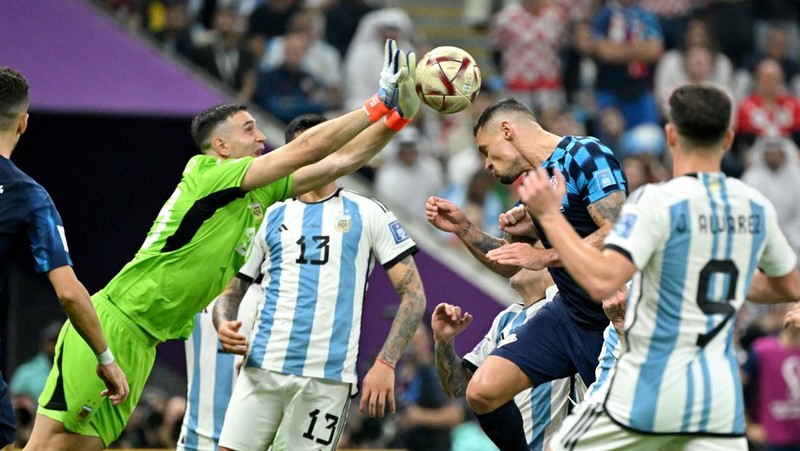 Argentina melangkah ke partai puncak Piala Dunia 2022 usai mengalahkan Kroasia 3-0 di semifinal. Ini menjadi final keenam sepanjang sejarah bagi Albiceleste. (Getty Images/Lionel Hahn)