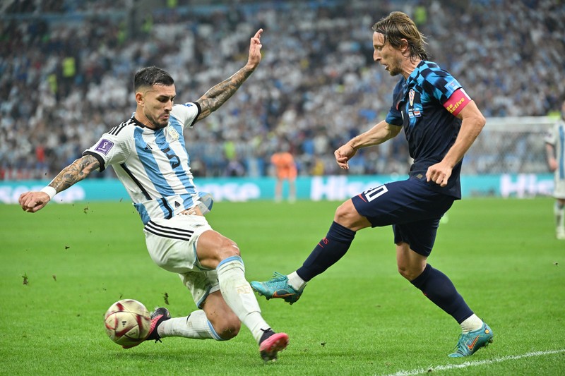 Argentina melangkah ke partai puncak Piala Dunia 2022 usai mengalahkan Kroasia 3-0 di semifinal. Ini menjadi final keenam sepanjang sejarah bagi Albiceleste. (Getty Images/Lionel Hahn) Argentina melangkah ke partai puncak Piala Dunia 2022 usai mengalahkan Kroasia 3-0 di semifinal. Ini menjadi final keenam sepanjang sejarah bagi Albiceleste. (Getty Images/Lionel Hahn)