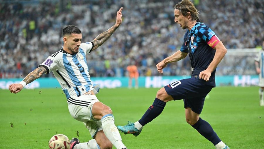 Argentina melangkah ke partai puncak Piala Dunia 2022 usai mengalahkan Kroasia 3-0 di semifinal. Ini menjadi final keenam sepanjang sejarah bagi Albiceleste. (Getty Images/Lionel Hahn)