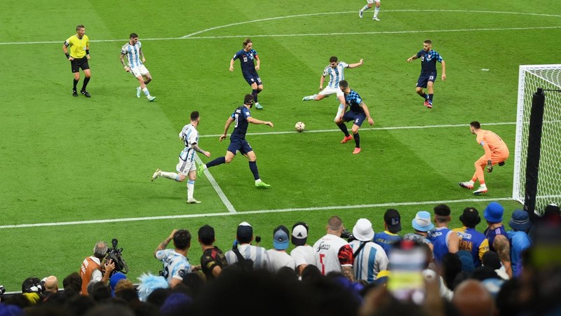Argentina melangkah ke partai puncak Piala Dunia 2022 usai mengalahkan Kroasia 3-0 di semifinal. Ini menjadi final keenam sepanjang sejarah bagi Albiceleste. (Getty Images/Lionel Hahn)