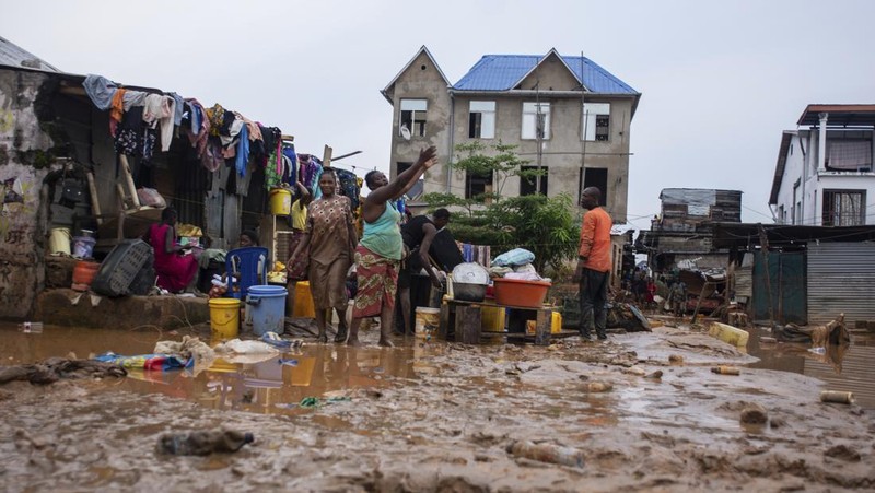 Banjir melanda Ibu Kota Republik Demokratik Kongo, Kinshasa. Banjir ini merupakan yang terburuk dalam beberapa tahun karena menewaskan 55 orang. (REUTERS/STRINGER)