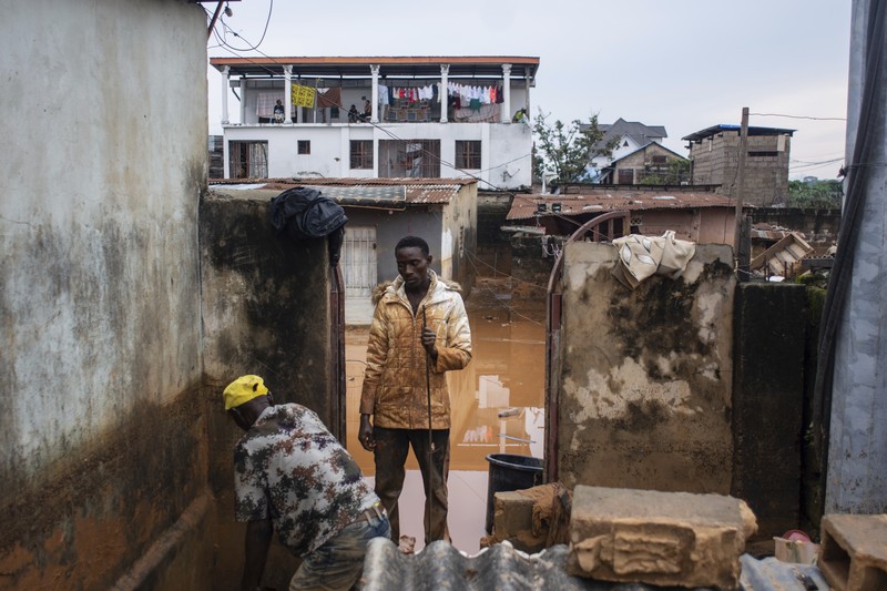 Banjir melanda Ibu Kota Republik Demokratik Kongo, Kinshasa. Banjir ini merupakan yang terburuk dalam beberapa tahun karena menewaskan 55 orang. (REUTERS/STRINGER) Banjir melanda Ibu Kota Republik Demokratik Kongo, Kinshasa. Banjir ini merupakan yang terburuk dalam beberapa tahun karena menewaskan 55 orang. (REUTERS/STRINGER)