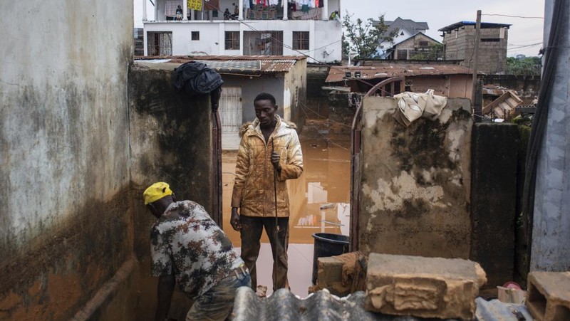 Banjir melanda Ibu Kota Republik Demokratik Kongo, Kinshasa. Banjir ini merupakan yang terburuk dalam beberapa tahun karena menewaskan 55 orang. (REUTERS/STRINGER)
