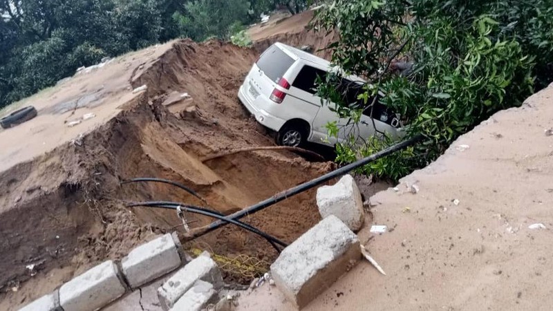 Banjir melanda Ibu Kota Republik Demokratik Kongo, Kinshasa. Banjir ini merupakan yang terburuk dalam beberapa tahun karena menewaskan 55 orang. (REUTERS/STRINGER)