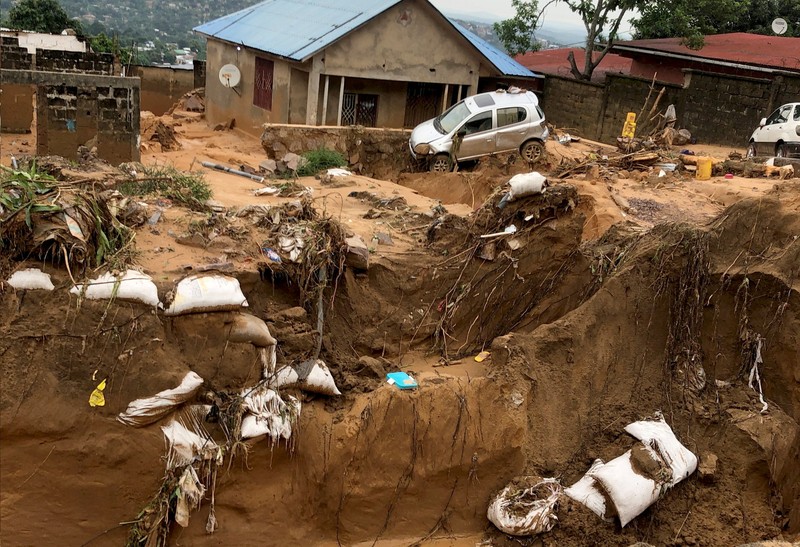 Banjir melanda Ibu Kota Republik Demokratik Kongo, Kinshasa. Banjir ini merupakan yang terburuk dalam beberapa tahun karena menewaskan 55 orang. (REUTERS/STRINGER) Banjir melanda Ibu Kota Republik Demokratik Kongo, Kinshasa. Banjir ini merupakan yang terburuk dalam beberapa tahun karena menewaskan 55 orang. (REUTERS/STRINGER)