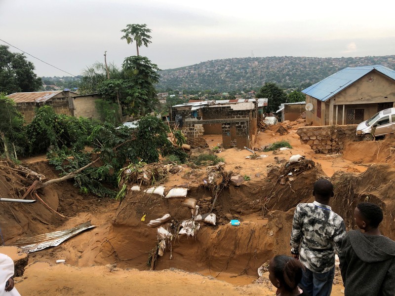 Banjir melanda Ibu Kota Republik Demokratik Kongo, Kinshasa. Banjir ini merupakan yang terburuk dalam beberapa tahun karena menewaskan 55 orang. (REUTERS/STRINGER) Banjir melanda Ibu Kota Republik Demokratik Kongo, Kinshasa. Banjir ini merupakan yang terburuk dalam beberapa tahun karena menewaskan 55 orang. (REUTERS/STRINGER)