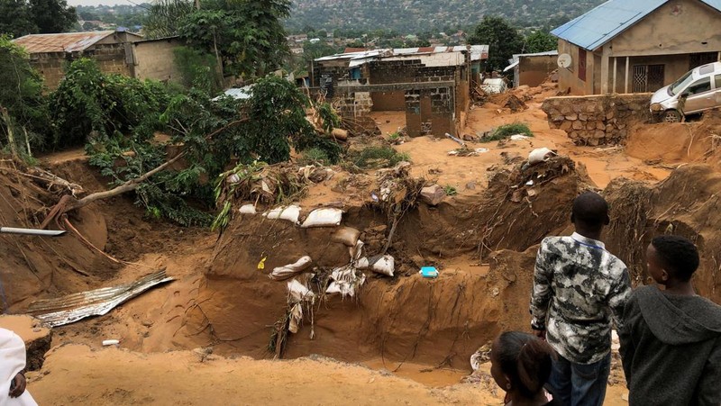 Banjir melanda Ibu Kota Republik Demokratik Kongo, Kinshasa. Banjir ini merupakan yang terburuk dalam beberapa tahun karena menewaskan 55 orang. (REUTERS/STRINGER)