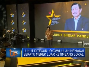 Video: Luhut Ditegur Jokowi Pakai Sepatu Merek Luar
