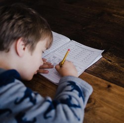 Tips Mendidik Anak Cerdas yang Sering Diabaikan Orang Tua