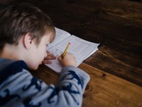 Tips Mendidik Anak Cerdas yang Sering Diabaikan Orang Tua