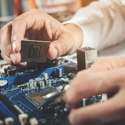 Apple dan Xiaomi Merana, Samsung Makin Gas Produksi 