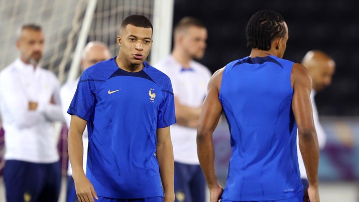 Kylian Mbappe dari Prancis bereaksi selama Sesi Pelatihan Prancis di Al Sadd SC pada 13 Desember 2022 di Doha, Qatar. Kylian Mbappe dari Prancis bereaksi selama Sesi Pelatihan Prancis di Al Sadd SC pada 13 Desember 2022 di Doha, Qatar. (Mohamed Farag/Getty Images)