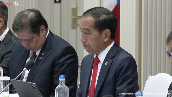 Mengawali agenda kunjungan kerjanya di Brussels, Belgia, Rabu, 14 Desember 2022, Presiden Joko Widodo melakukan pertemuan bilateral dengan Perdana Menteri Republik Ceko Petr Fiala di Hotel Steigenberger Wiltcher’s. Mengawali agenda kunjungan kerjanya di Brussels, Belgia, Rabu, 14 Desember 2022, Presiden Joko Widodo melakukan pertemuan bilateral dengan Perdana Menteri Republik Ceko Petr Fiala di Hotel Steigenberger Wiltcher’s. (Tangkapan Layar Youtube Sekretariat Presiden)
