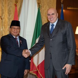 Diam-diam Prabowo Temui Menhan Italia di Roma, Ada Apa?