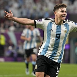 Julian Alvarez: Dulu Minta Selfie, Sekarang Main bareng Messi