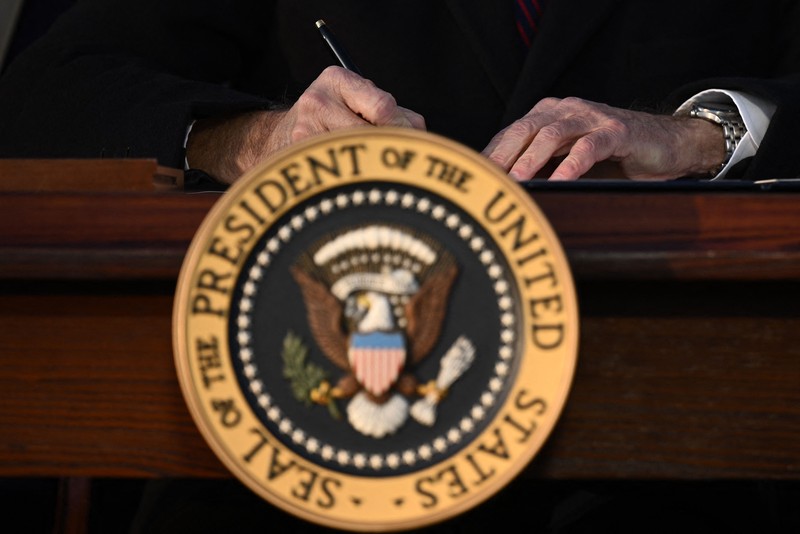 Presiden AS Joe Biden menandatangani Undang-Undang Penghormatan terhadap Perkawinan pada Hukum Selatan Gedung Putih di Washington, DC pada 13 Desember 2022. (AFP via Getty Images/BRENDAN SMIALOWSKI) Presiden AS Joe Biden menandatangani Undang-Undang Penghormatan terhadap Perkawinan pada Hukum Selatan Gedung Putih di Washington, DC pada 13 Desember 2022. (AFP via Getty Images/BRENDAN SMIALOWSKI)