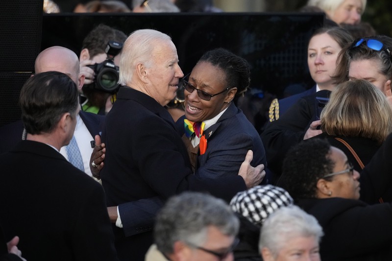 Presiden AS Joe Biden menandatangani Undang-Undang Penghormatan terhadap Perkawinan pada Hukum Selatan Gedung Putih di Washington, DC pada 13 Desember 2022. (AFP via Getty Images/BRENDAN SMIALOWSKI)