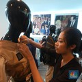 Aksi Desainer Muda Unjuk Bakat Ciptakan Karya Fesyen Baru