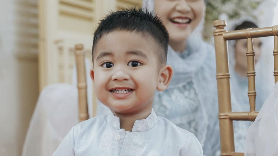 Jokowi bersama cucu-cucunya. (Instagram @ayanggkahiyang)