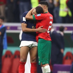 Momen Haru Mbappe Hibur Al Hakimi Usai Prancis Tekuk Maroko