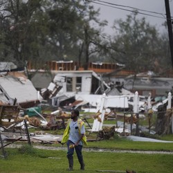 Tornado Dahsyat Terjang AS, Ibu dan Anak Tewas Mengenaskan