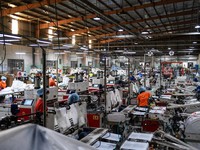 Deindustrialisasi Makin Nyata di RI, Cari Kerja Makin Sulit?