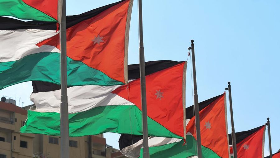 Bendera nasional Yordania terlihat di luar Museum Yordania, di Amman. Pada hari Rabu, 5 Februari 2019, di Amman, Yordania. (File - Artur Widak/NurPhoto via Getty Images)