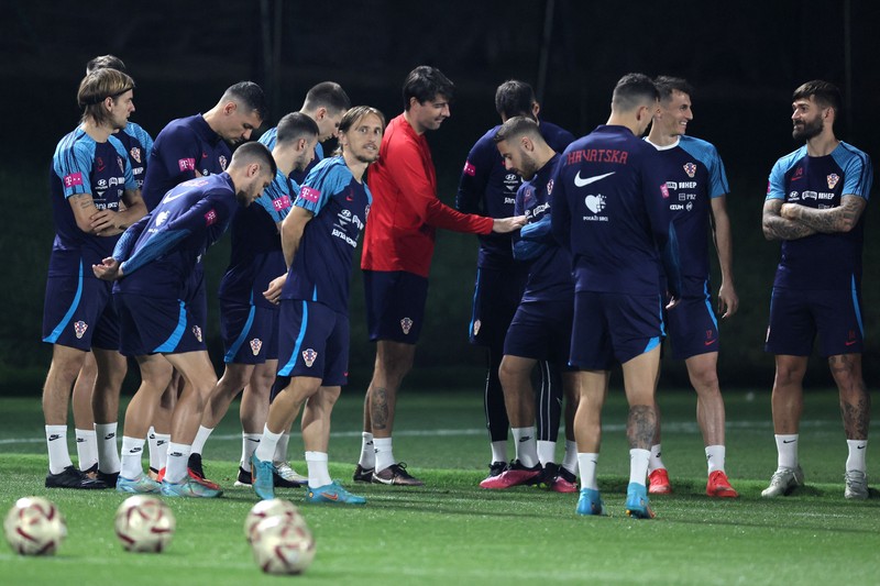 Gelandang Kroasia #10 Luka Modric mengambil bagian dalam sesi latihan di Al Erssal Training Site 3 di Doha pada 15 Desember 2022, menjelang pertandingan play-off perebutan tempat ketiga melawan Maroko pada 17 Desember selama turnamen sepak bola Piala Dunia Qatar 2022. Gelandang Kroasia Luka Modric mengambil bagian dalam sesi latihan di Al Erssal Training Site 3 di Doha pada 15 Desember 2022, menjelang pertandingan play-off perebutan tempat ketiga melawan Maroko pada 17 Desember selama turnamen sepak bola Piala Dunia Qatar 2022. (JACK GUEZ/AFP via Getty Images)