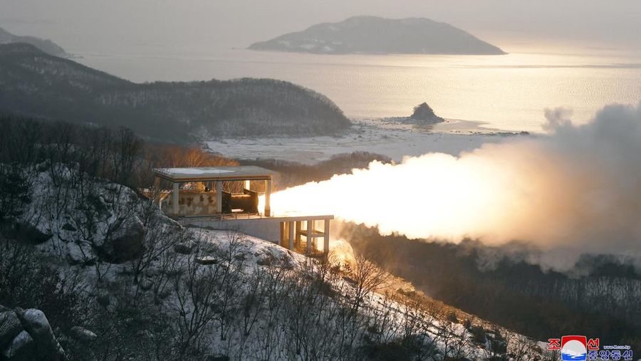 Pemimpin Korea Utara Kim Jong Un memandu uji 
