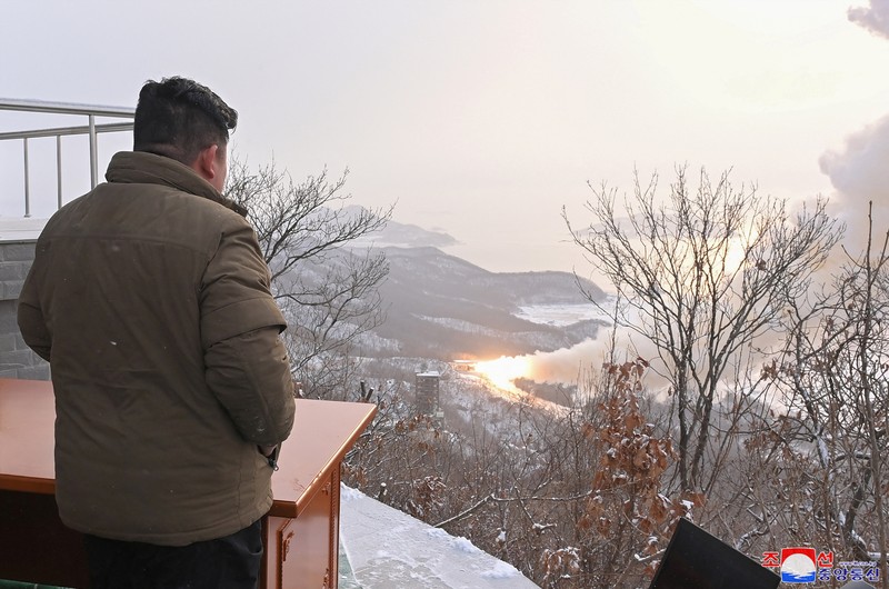 Pemimpin Korea Utara Kim Jong Un memandu uji Pemimpin Korea Utara Kim Jong Un memandu uji