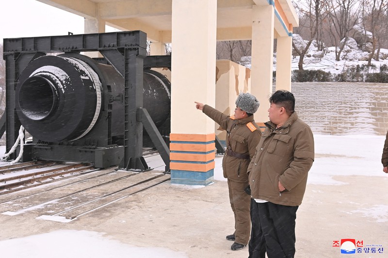 Pemimpin Korea Utara Kim Jong Un memandu uji Pemimpin Korea Utara Kim Jong Un memandu uji