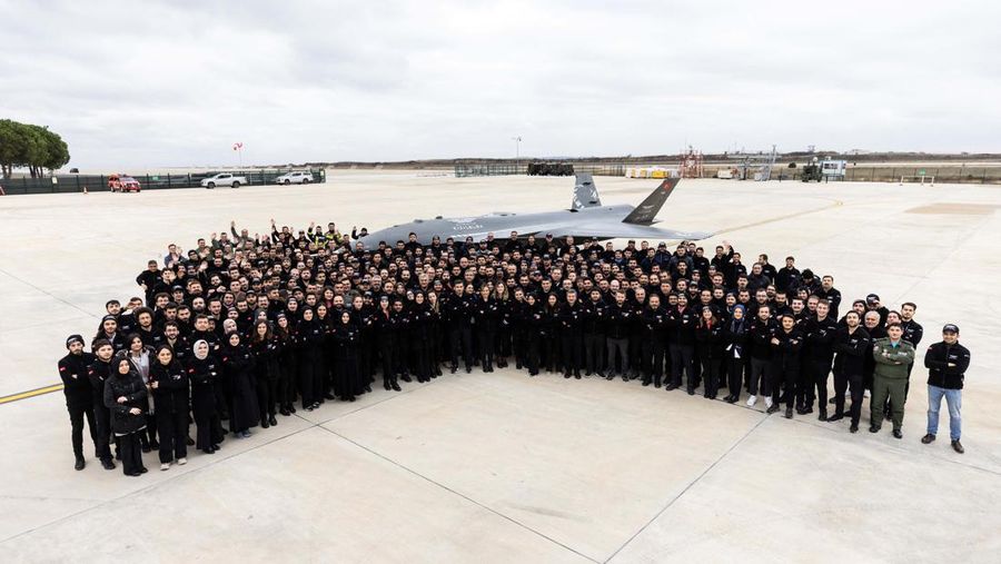 Kizilelma (Apel Merah), perusahaan pertahanan Turki Baykar kendaraan tempur udara tak berawak (UCAV) bertenaga jet pertama, lepas landas dari bandara di Corlu dekat Istanbul, Turki 14 Desember 2022. (Baykar Technologies/Handout via REUTERS)